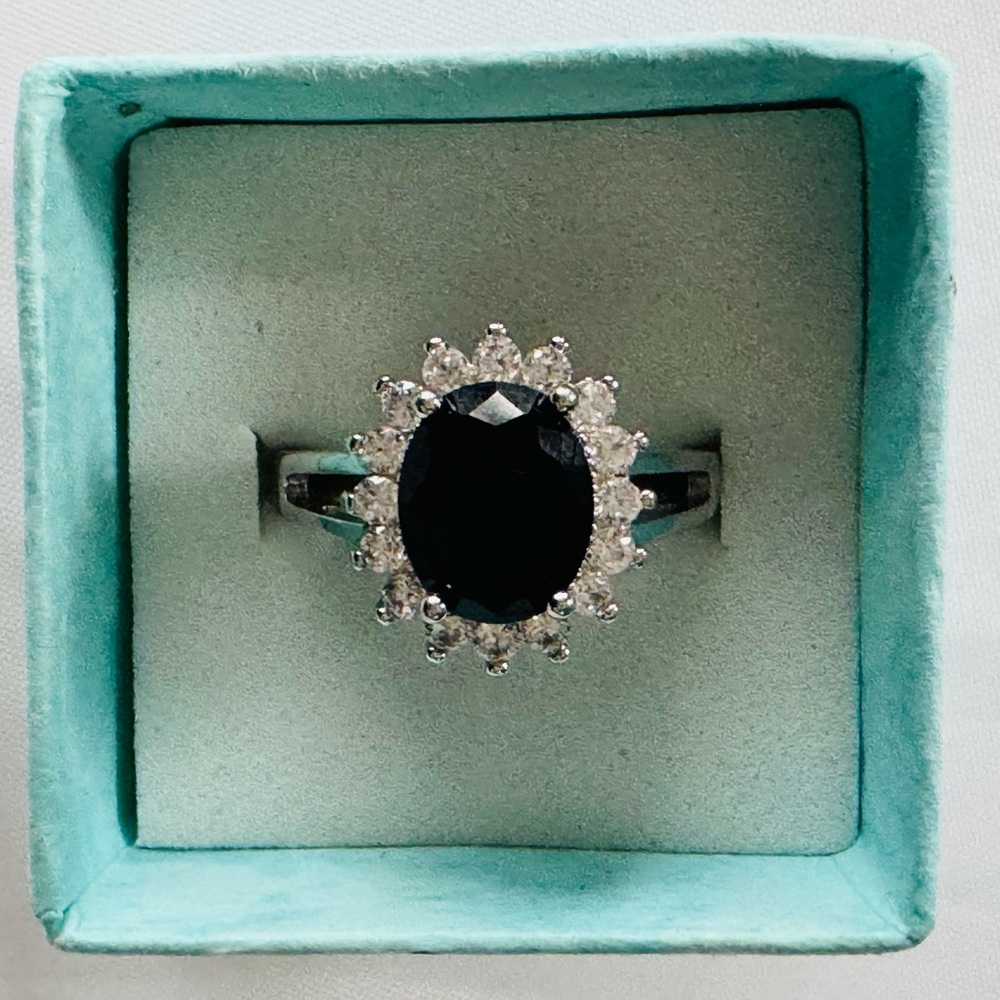 925 Elegant Silver and Black Oval Ring